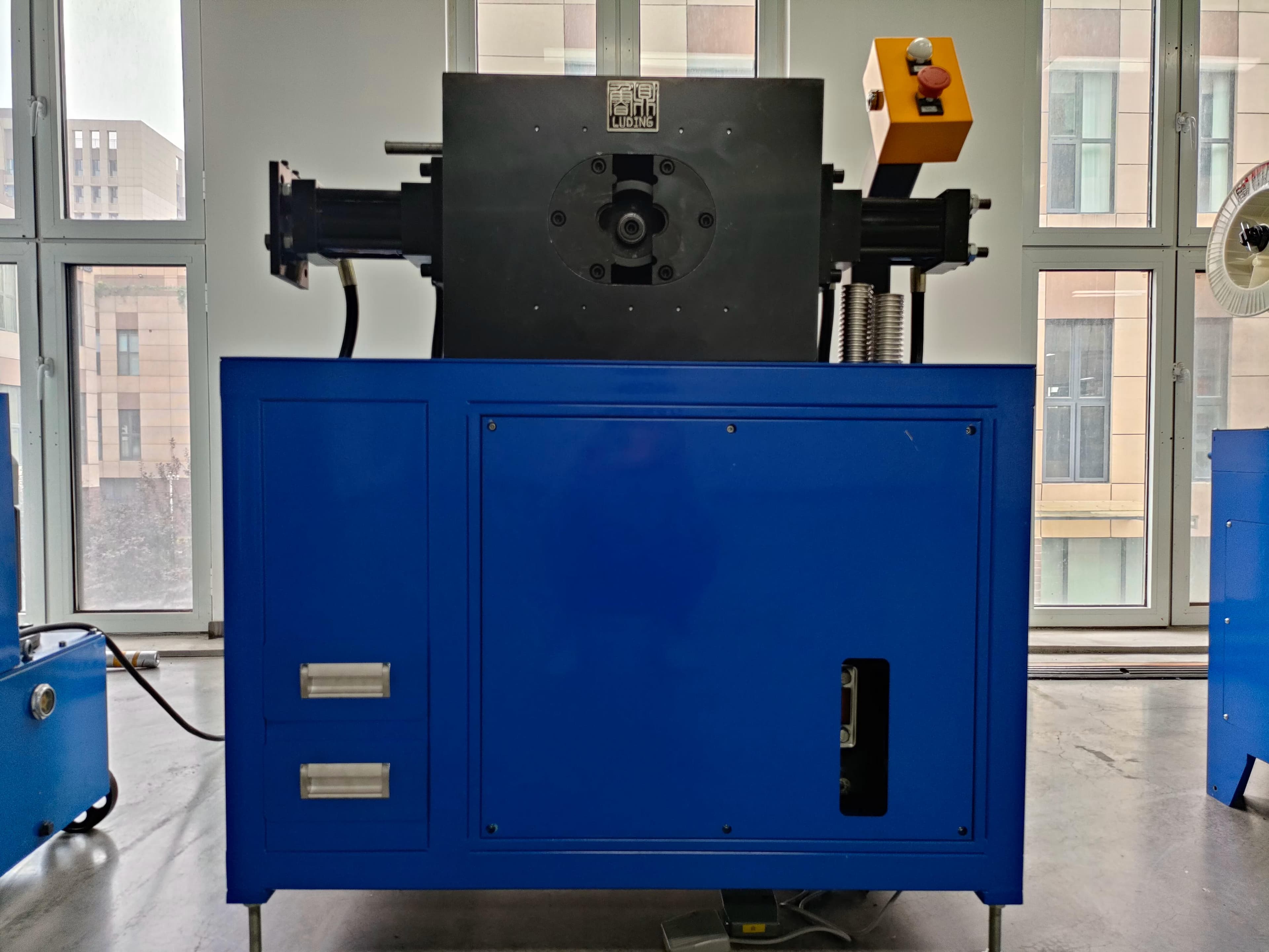 BJ70 Machine -- Front View